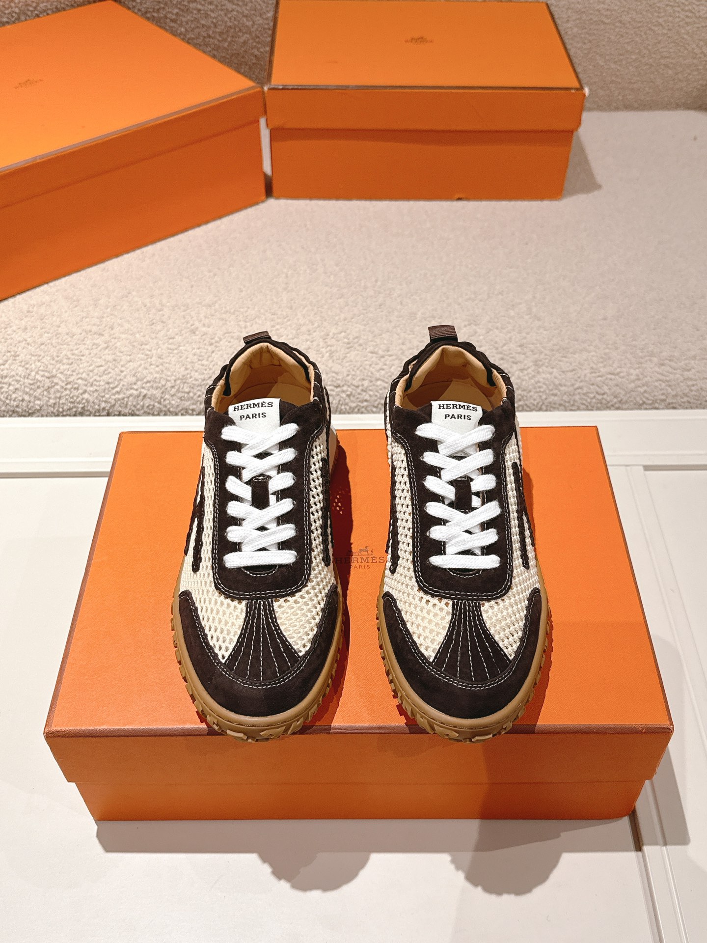 에르메스(HERMES) 스웨이드 고트 레더 스니커즈 신발