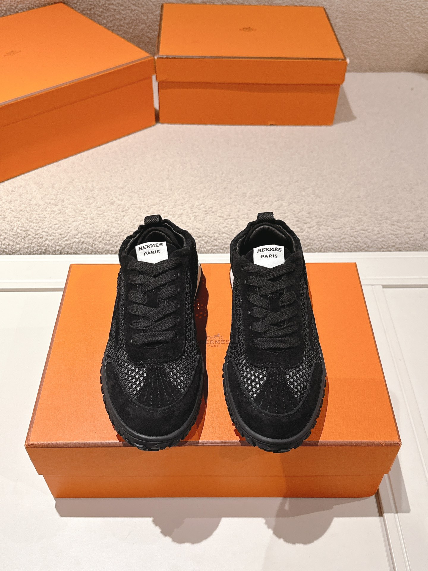 에르메스(HERMES) 스웨이드 고트 레더 스니커즈 신발