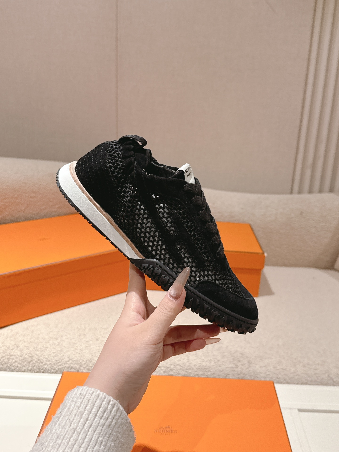 에르메스(HERMES) 스웨이드 고트 레더 스니커즈 신발