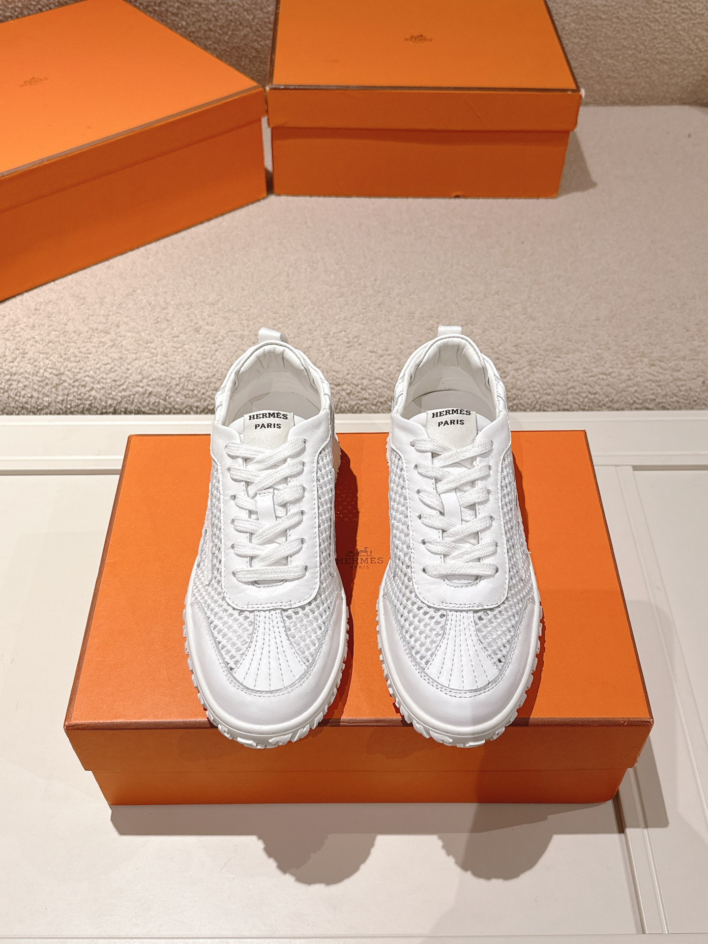 에르메스(HERMES) 스웨이드 고트 레더 스니커즈 신발