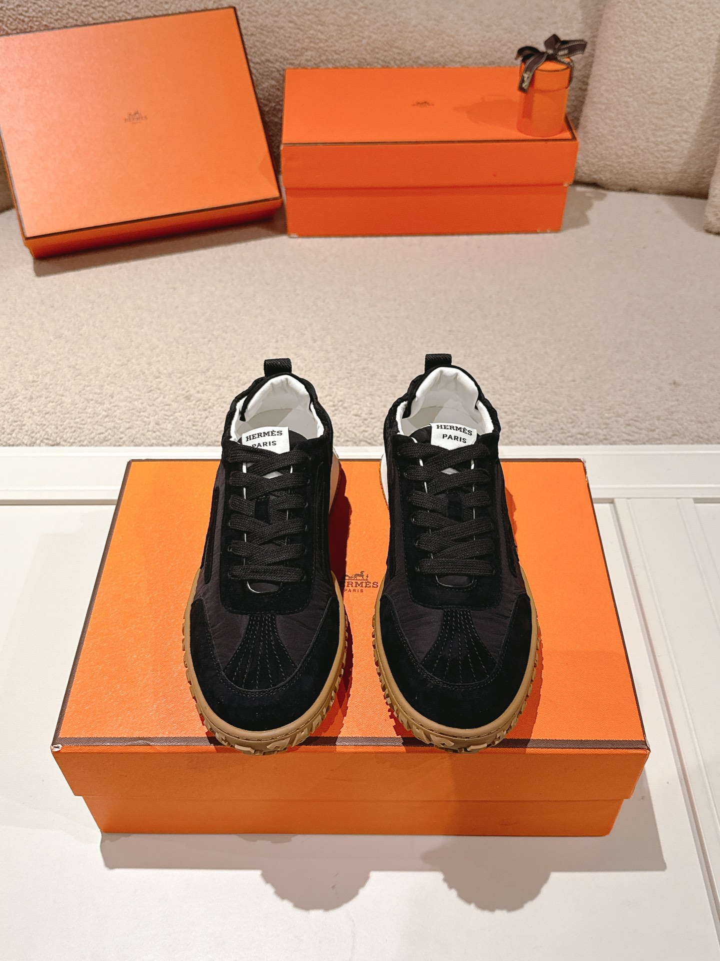 에르메스(HERMES) 스웨이드 고트 레더 스니커즈 신발