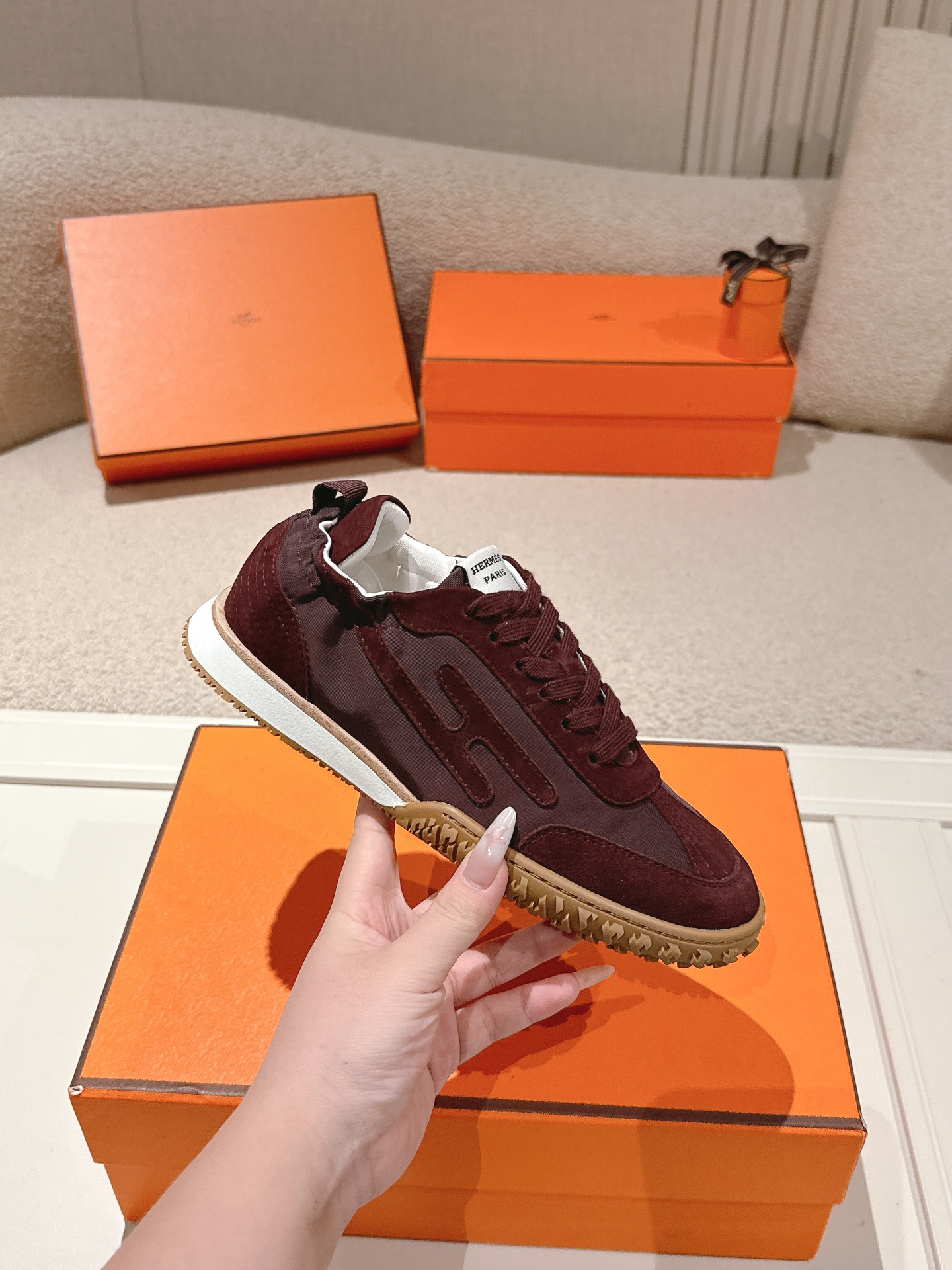 에르메스(HERMES) 스웨이드 고트 레더 스니커즈 신발