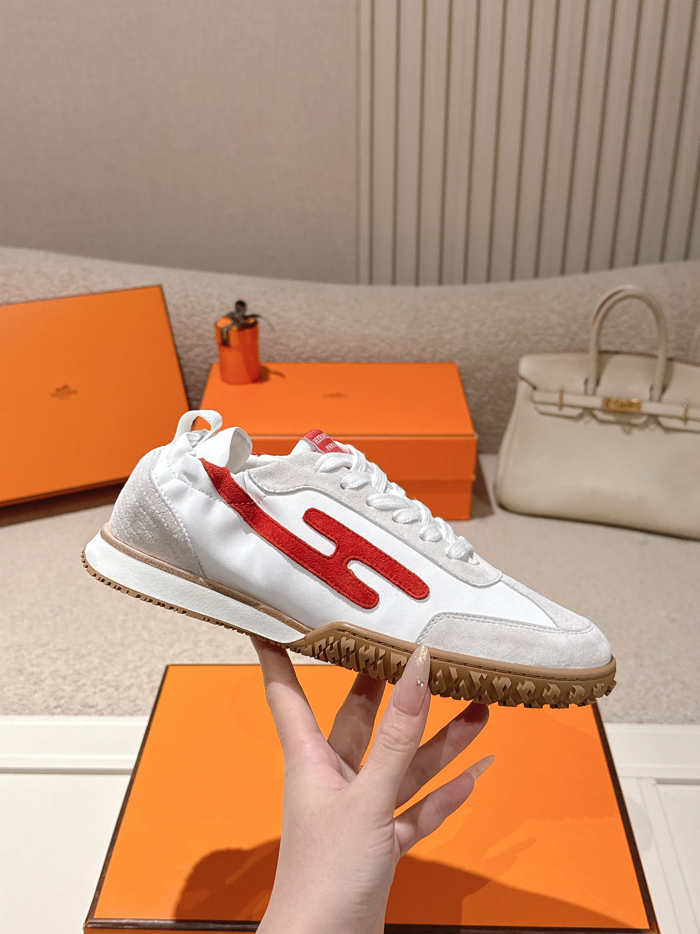 에르메스(HERMES) 스웨이드 고트 레더 스니커즈 신발