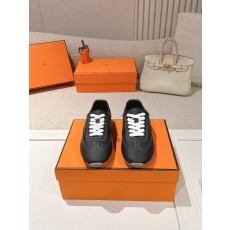 에르메스(HERMES) 스웨이드 고트 레더 스니커즈 신발