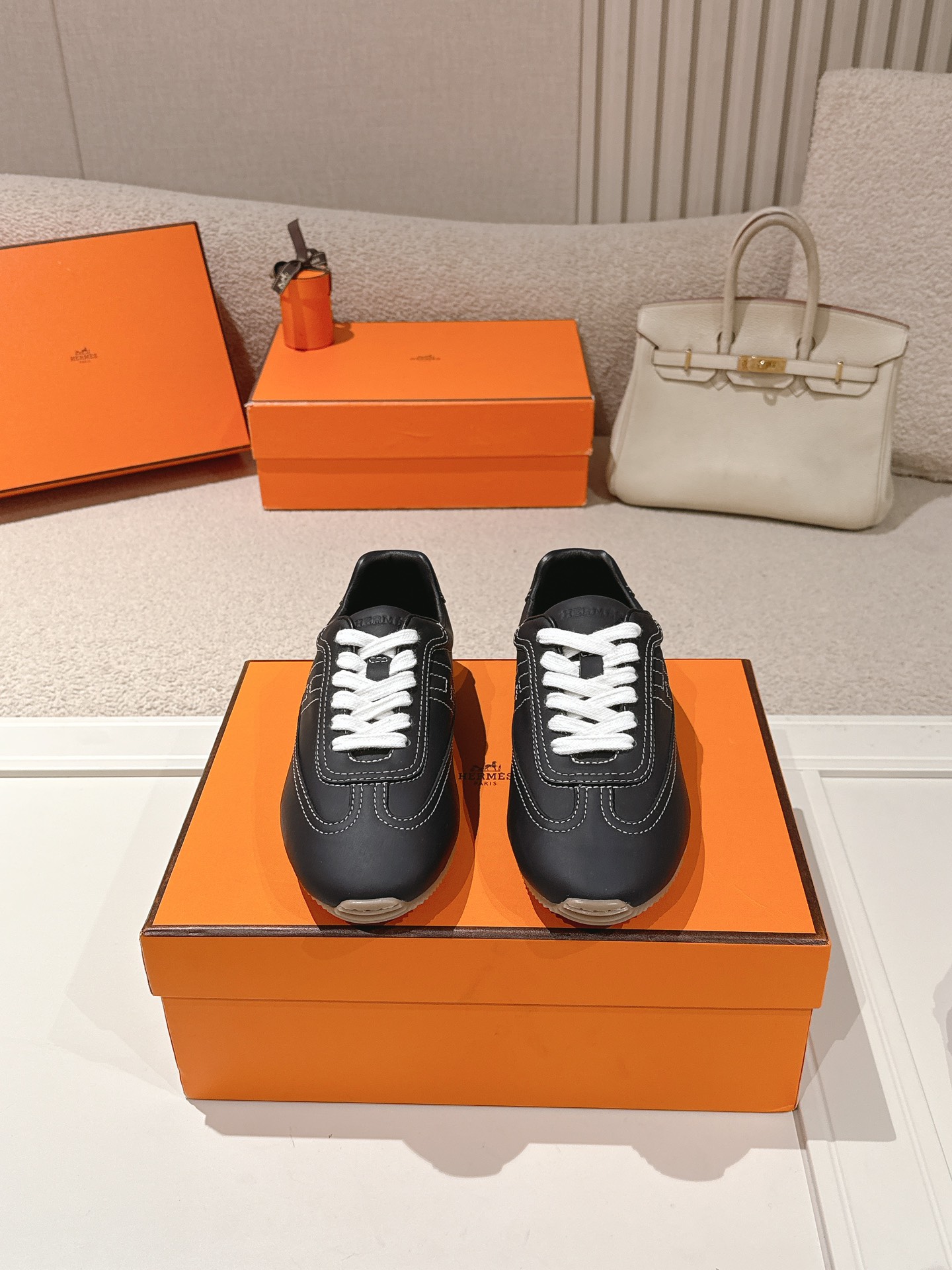 에르메스(HERMES) 스웨이드 고트 레더 스니커즈 신발