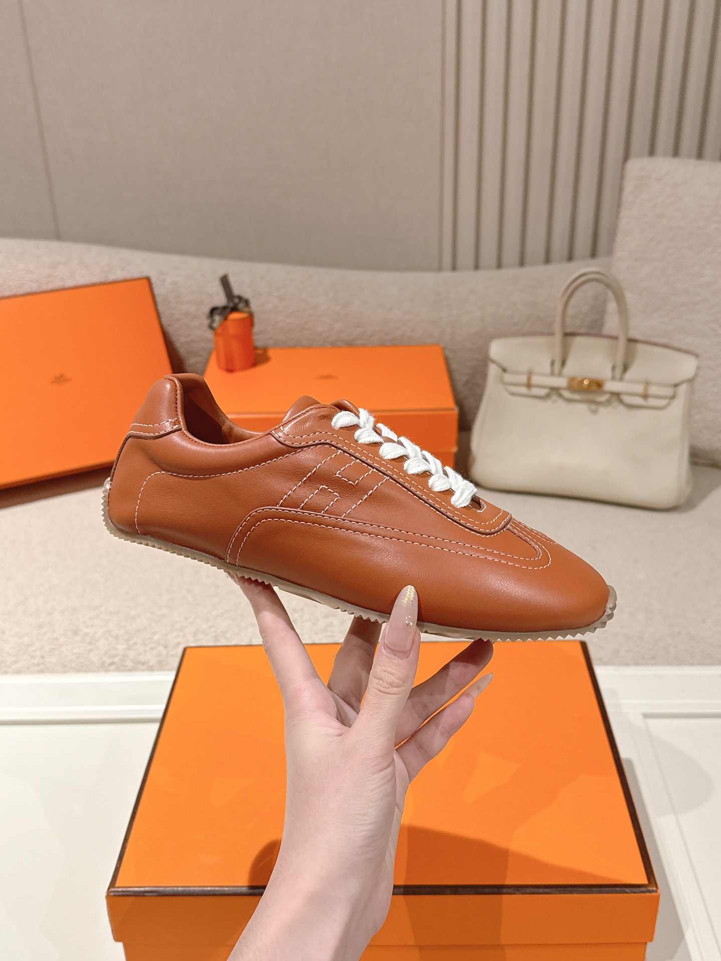 에르메스(HERMES) 스웨이드 고트 레더 스니커즈 신발