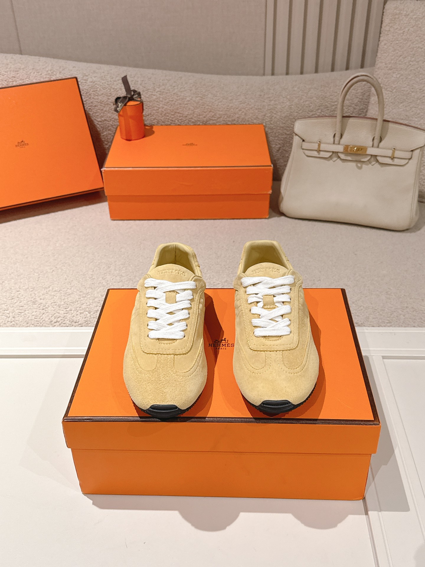 에르메스(HERMES) 스웨이드 고트 레더 스니커즈 신발
