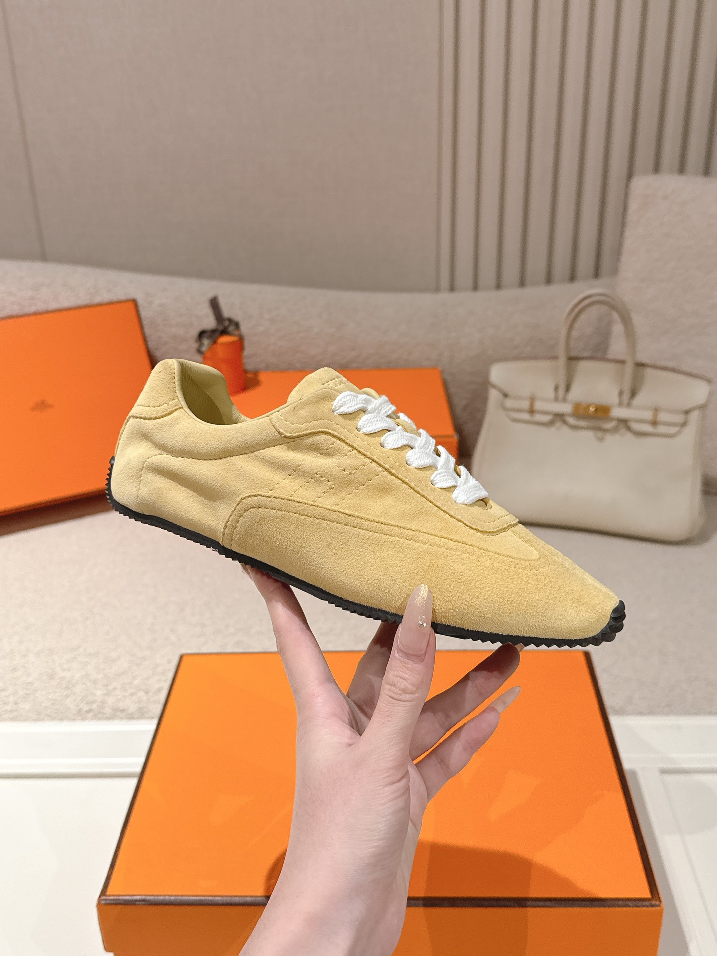 에르메스(HERMES) 스웨이드 고트 레더 스니커즈 신발