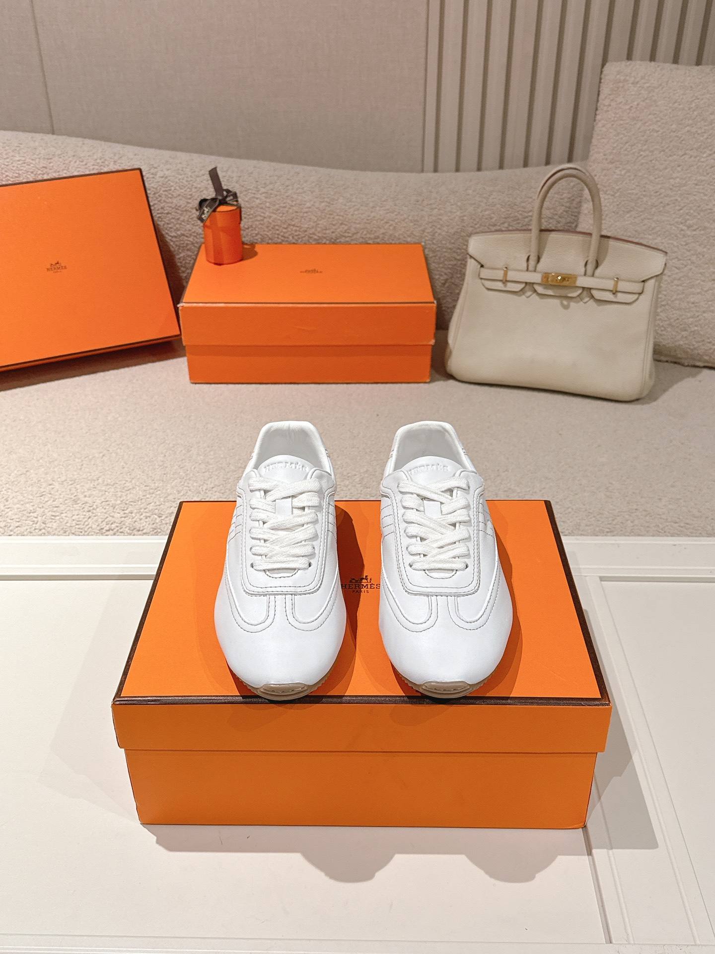 에르메스(HERMES) 스웨이드 고트 레더 스니커즈 신발