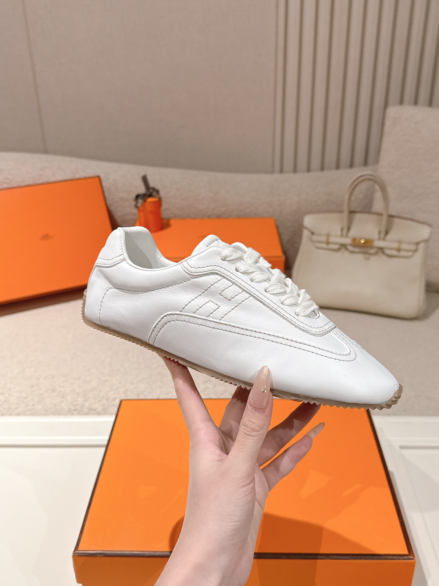 에르메스(HERMES) 스웨이드 고트 레더 스니커즈 신발