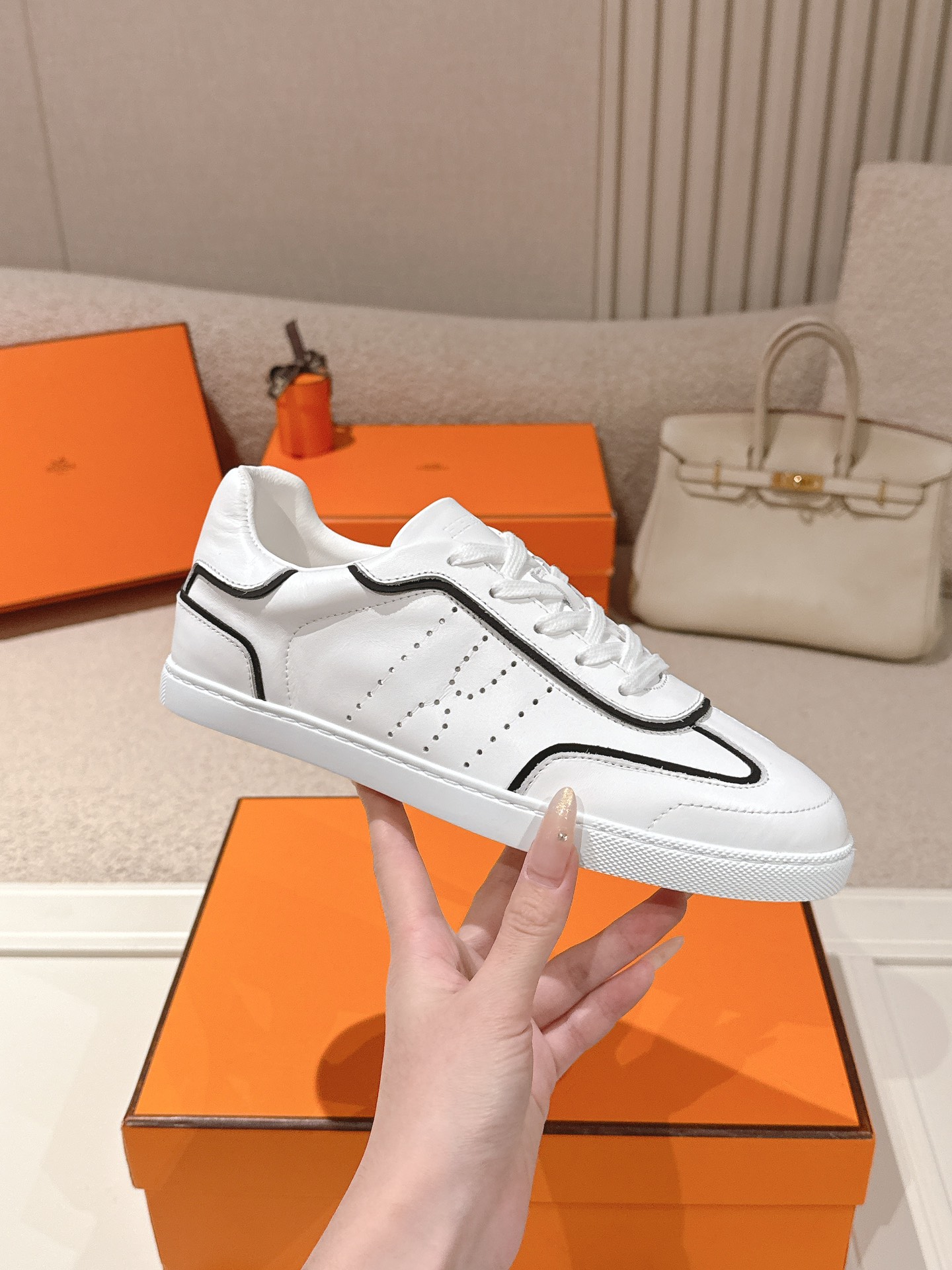 에르메스(HERMES) 고트 레더 스니커즈 신발