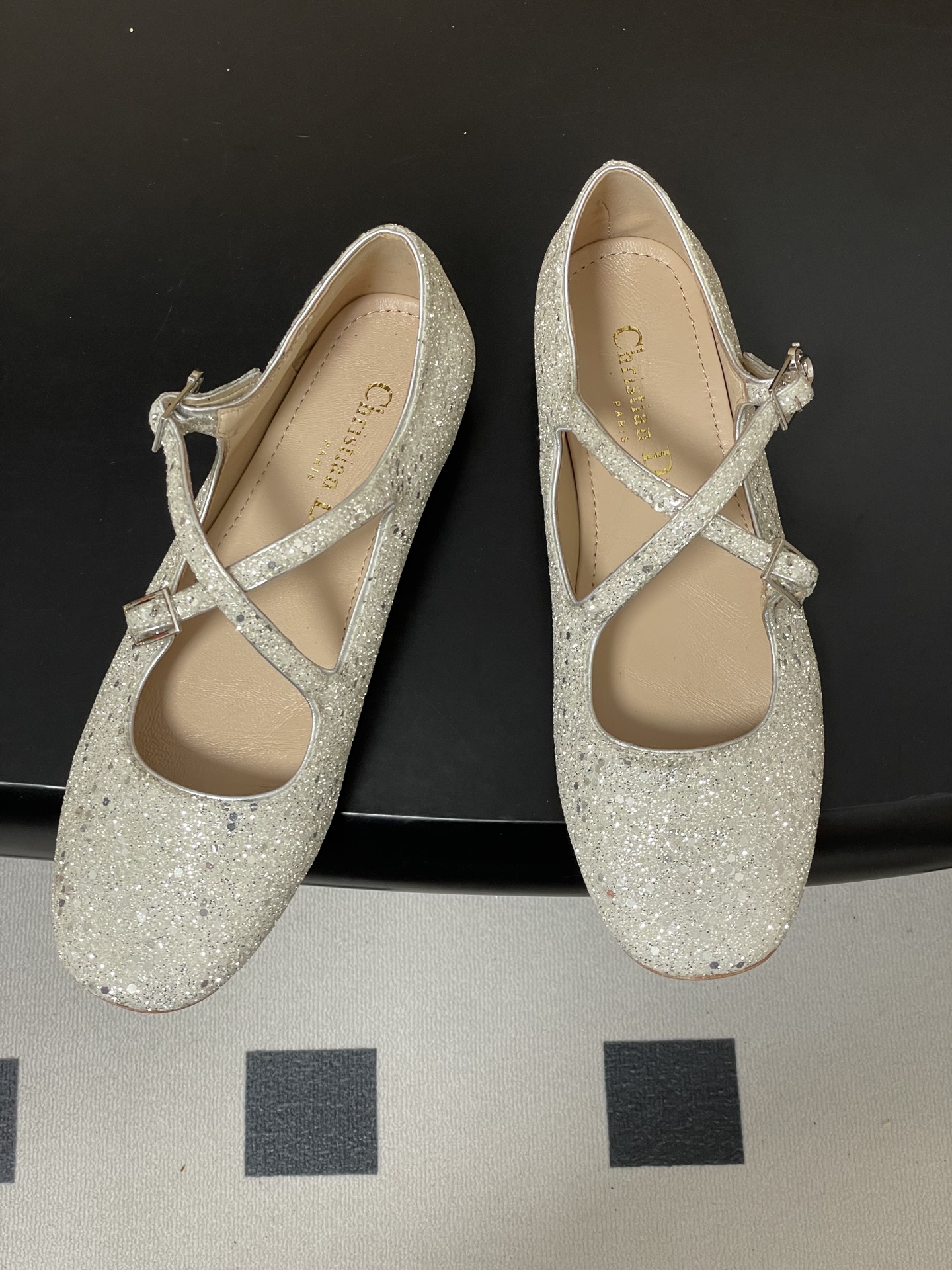 디올(Dior) CD 베리 디(Very D) 메쉬 발레리나 플랫 슈즈 단화 신발