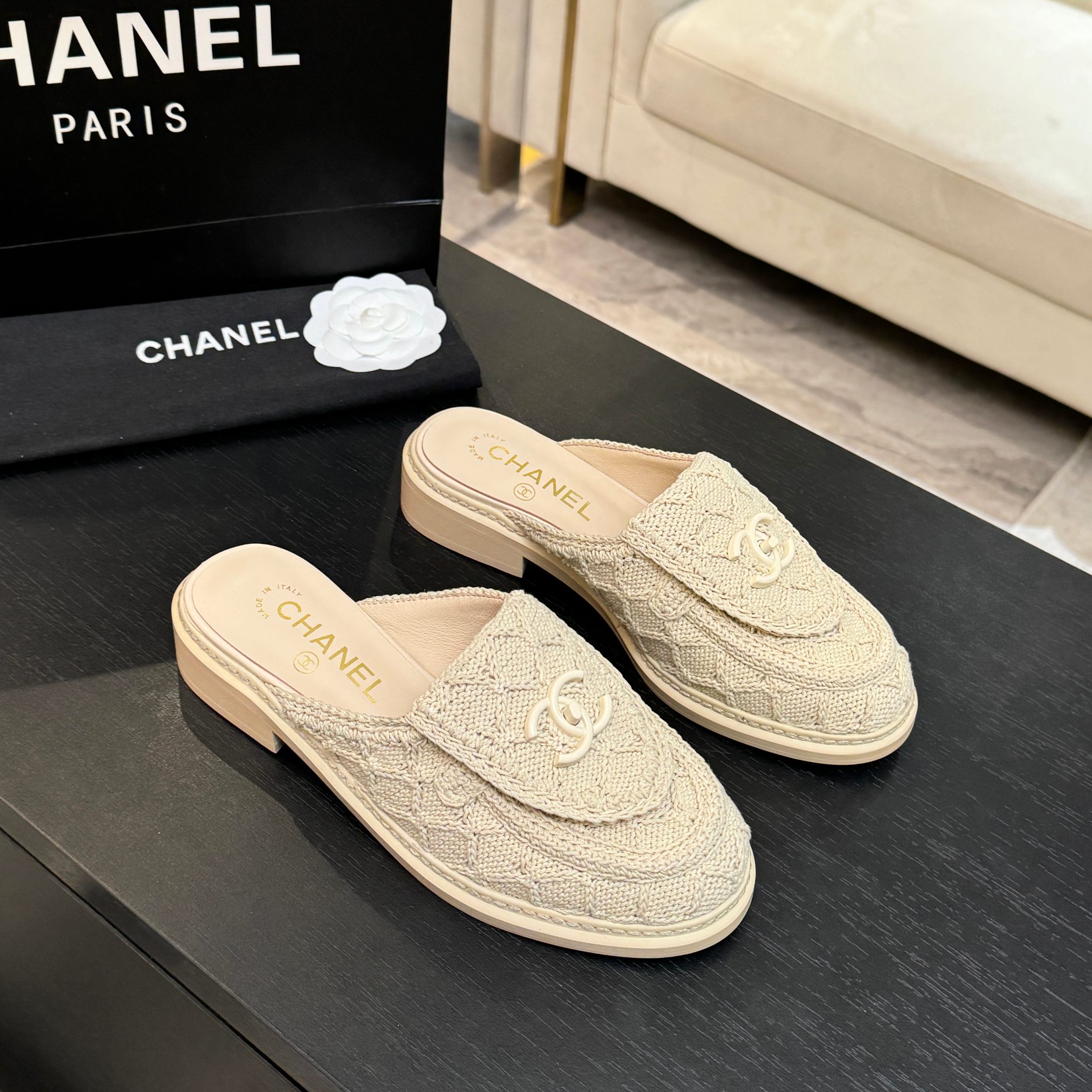 샤넬(CHANEL) 빅 로고 로퍼 슬리퍼 신발