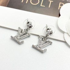 루이비통(LV) 풀 큐빅 로고 귀걸이 악세사리
