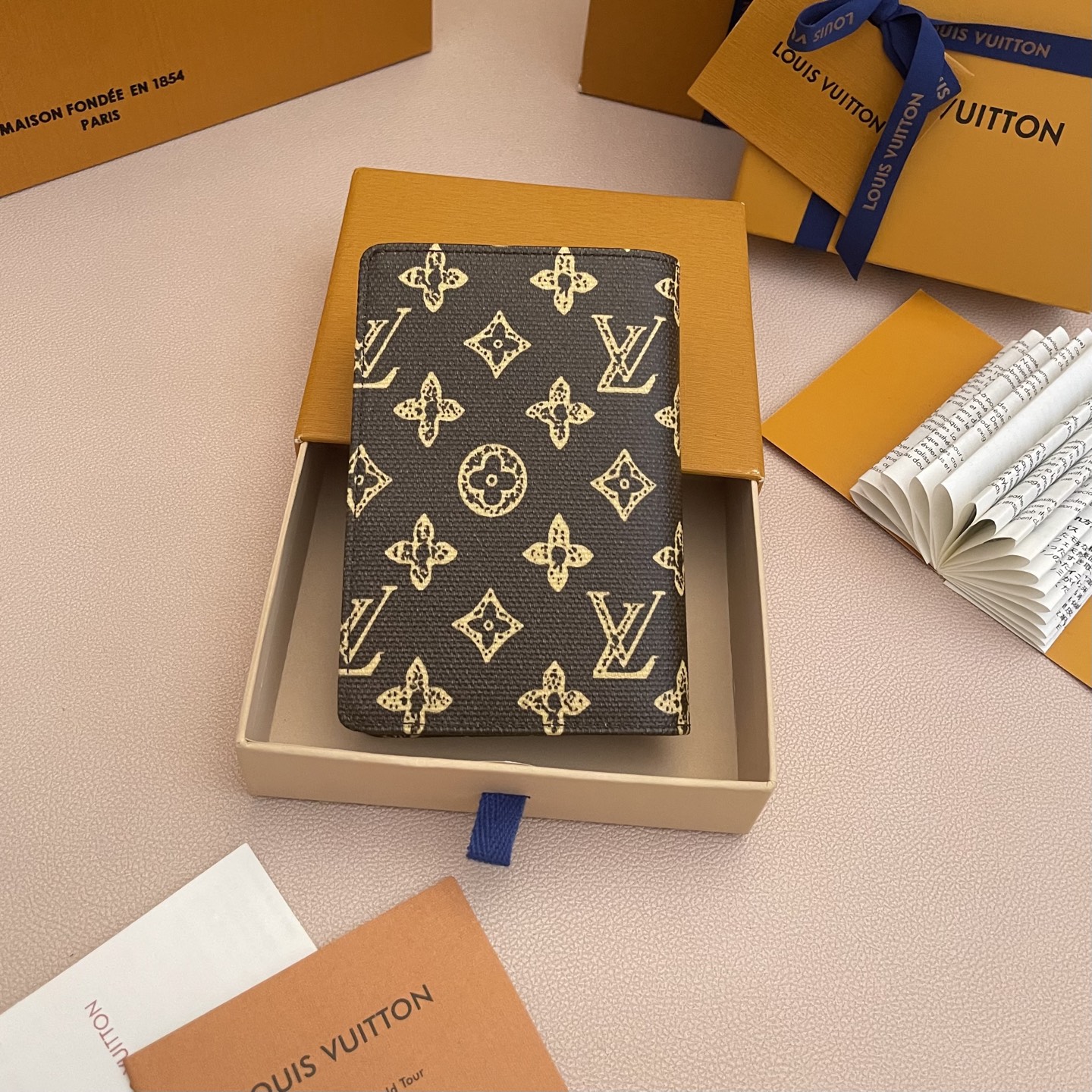루이비통(LV) 130주년 기념 여권 케이스(Passport Cover) 패스포트 커버 지갑