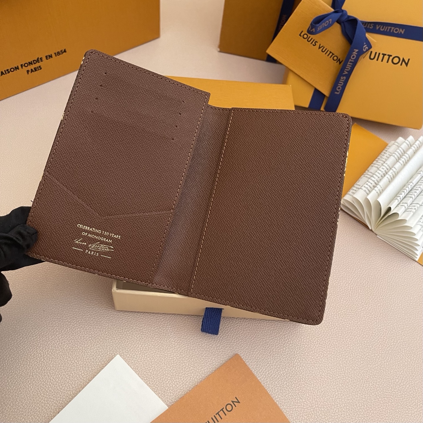 루이비통(LV) 130주년 기념 여권 케이스(Passport Cover) 패스포트 커버 지갑