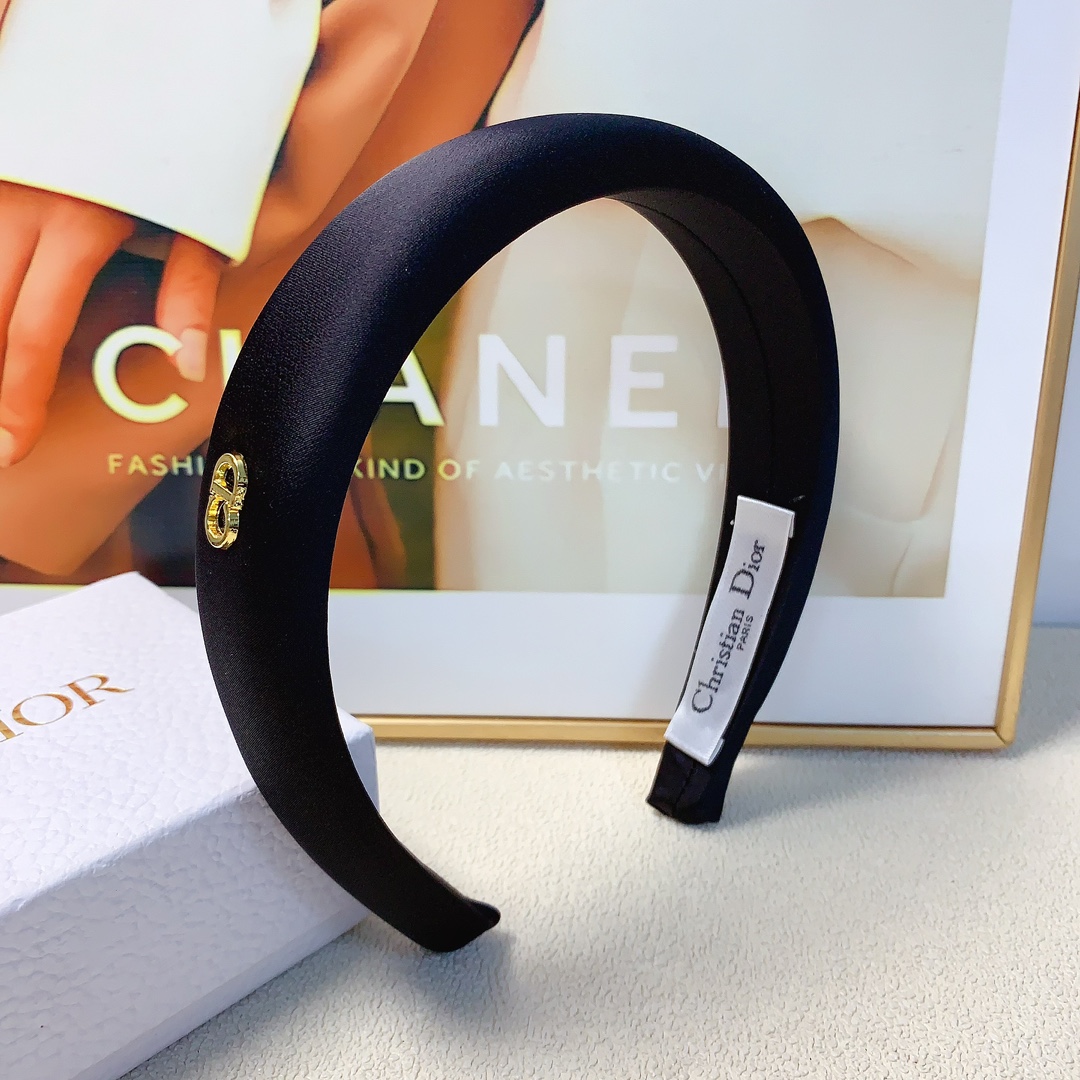 디올(DIOR) 로고 새틴 헤어밴드 악세사리