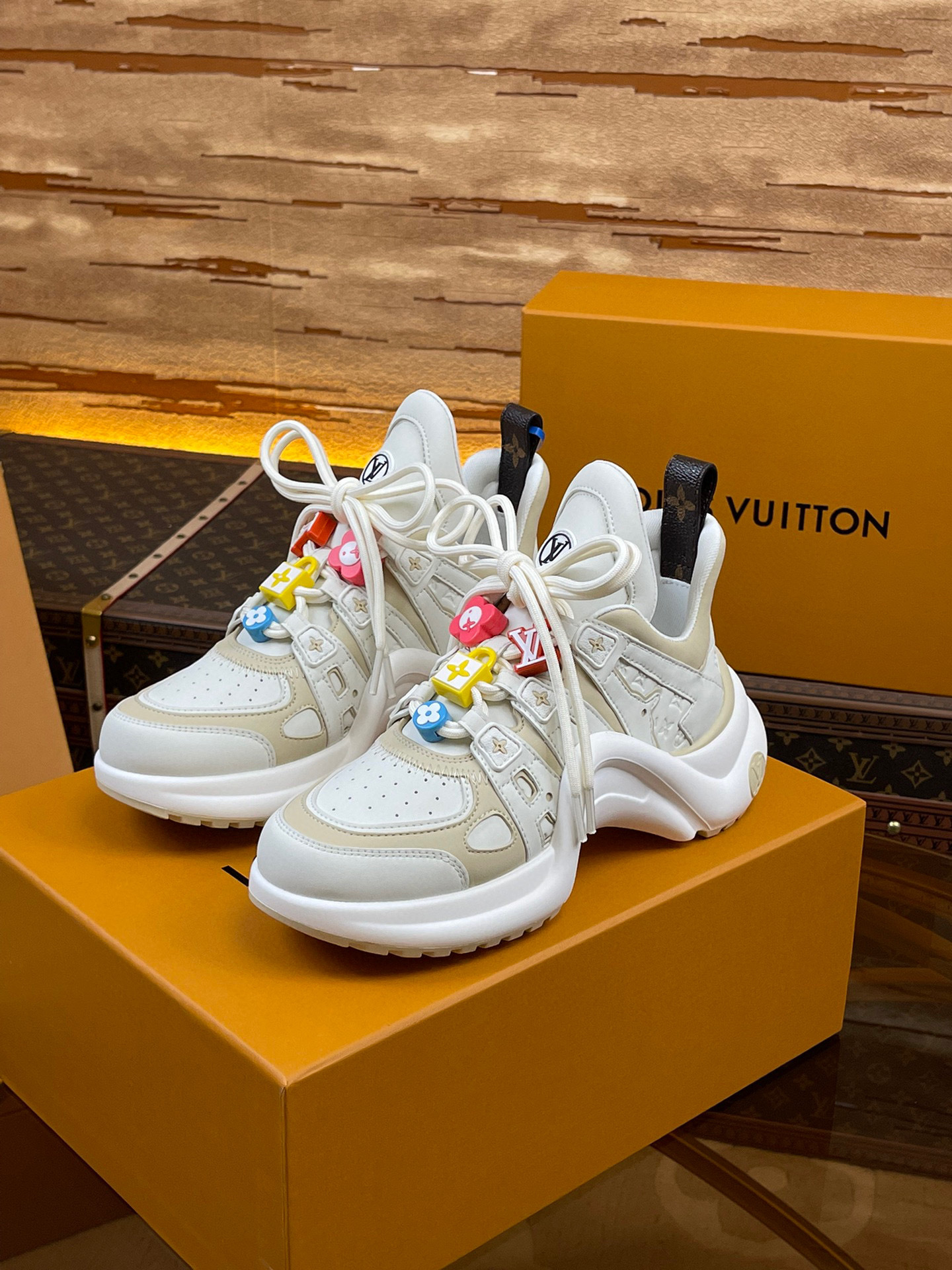 루이비통(LV) Archlight 플라워 버튼 아치라이트 스니커즈 신발