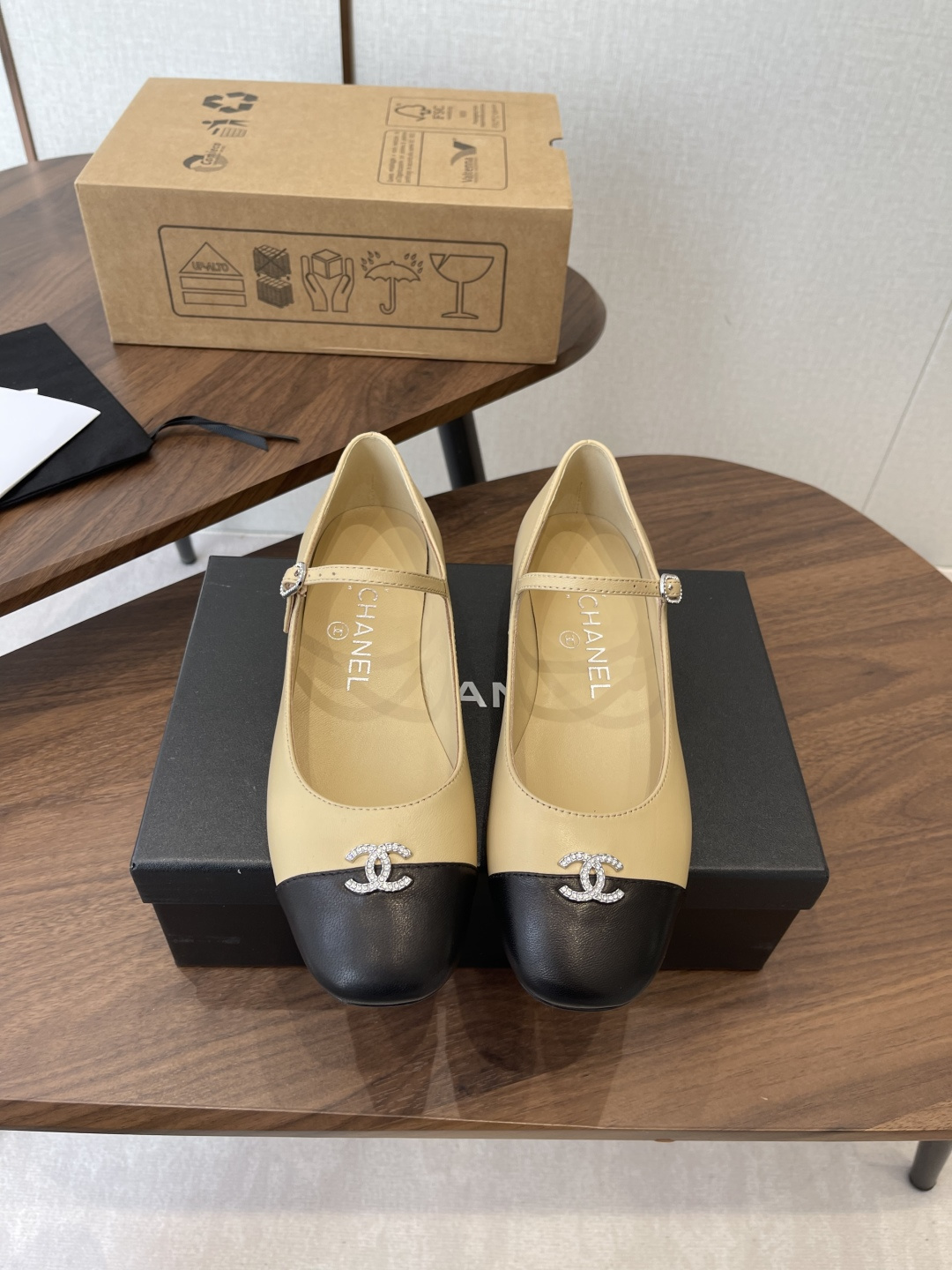 샤넬(Chanel) 프렌치 주얼 버클 스퀘어토 메리제인 플랫 슈즈 구두 신발 굽 2cm