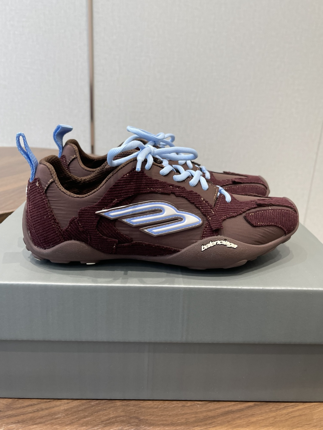 발렌시아가(Balenciaga) 먼데이 울트라(Monday Ultra) 스니커즈 신발