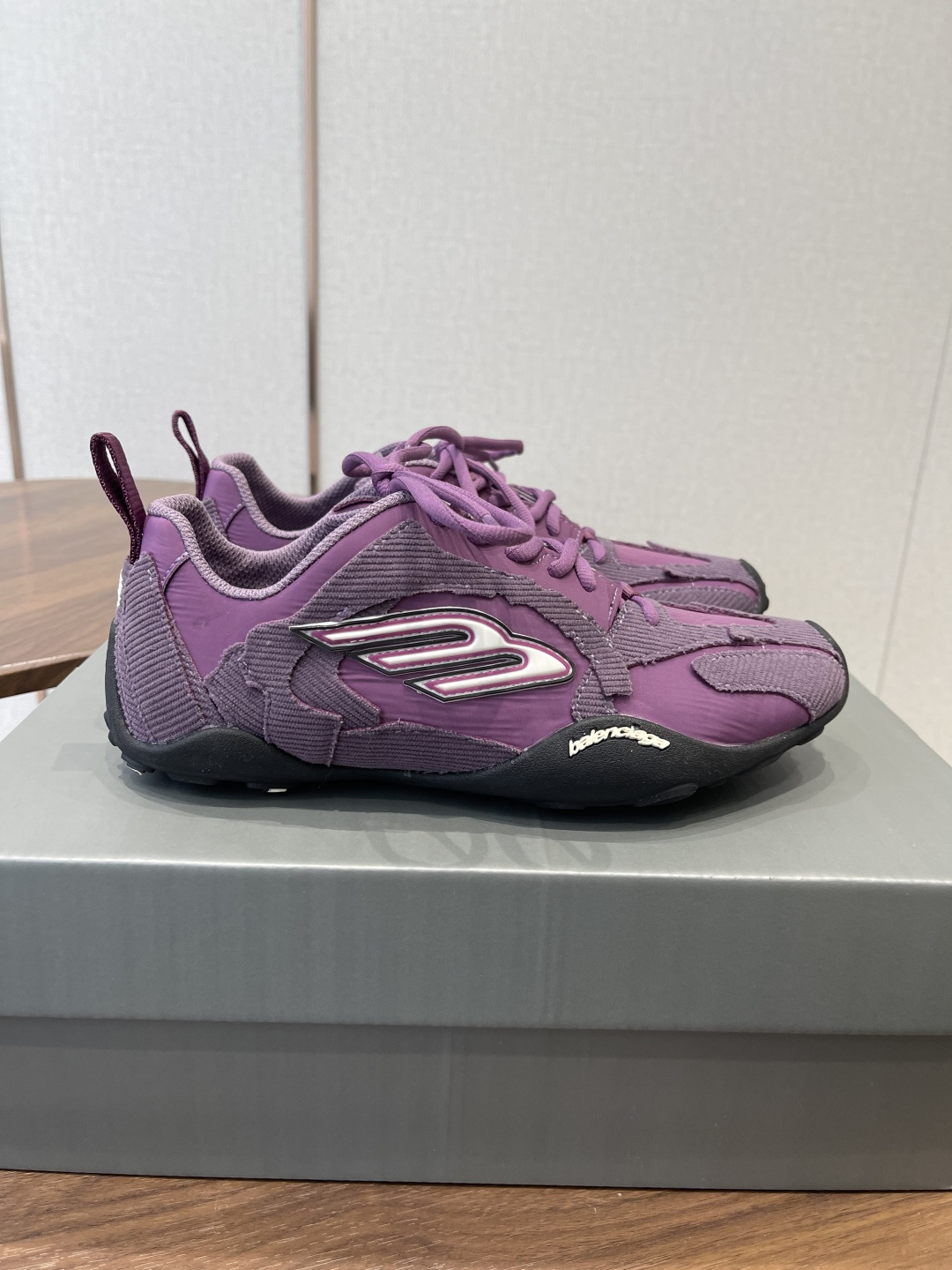 발렌시아가(Balenciaga) 먼데이 울트라(Monday Ultra) 스니커즈 신발