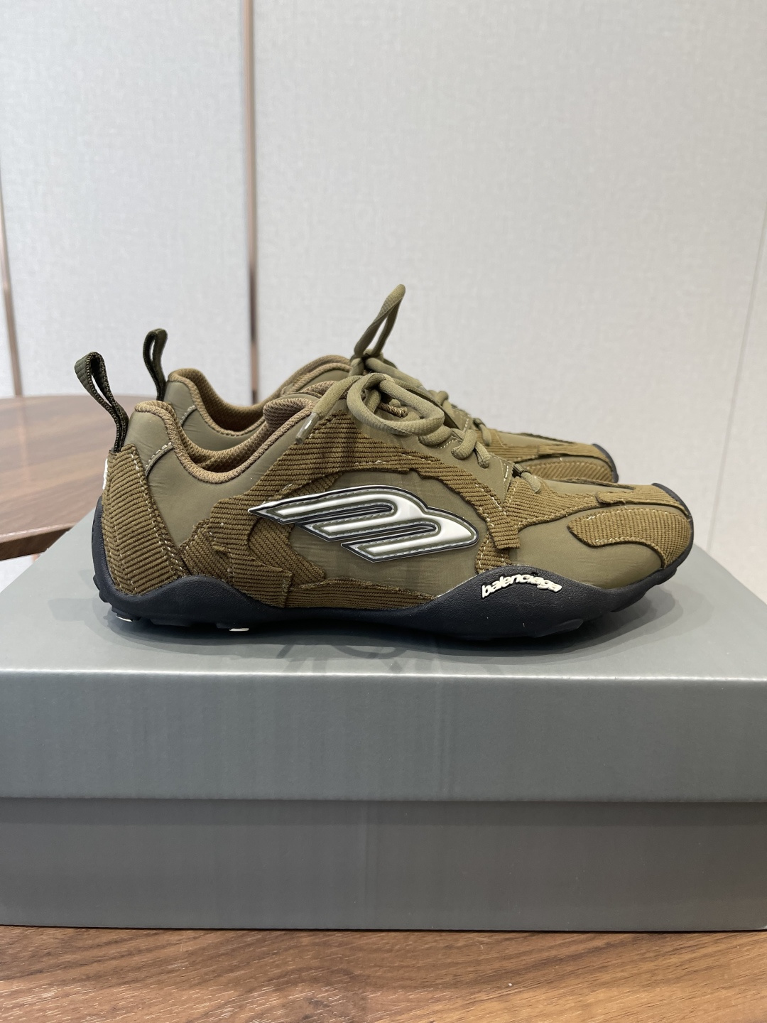 발렌시아가(Balenciaga) 먼데이 울트라(Monday Ultra) 스니커즈 신발