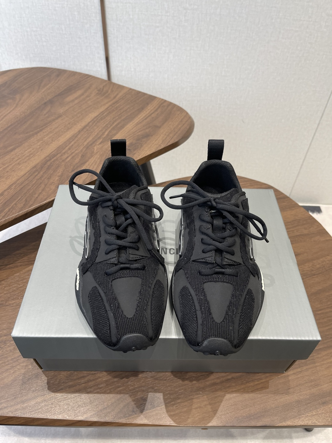 발렌시아가(Balenciaga) 먼데이 울트라(Monday Ultra) 스니커즈 신발