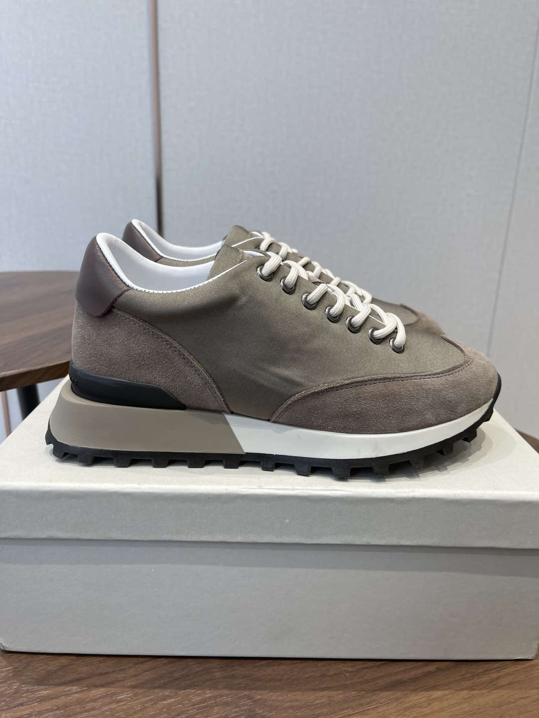 Brunello Cucinelli 브루넬로 쿠치넬리 펀칭 레이스업 스니커즈 신발