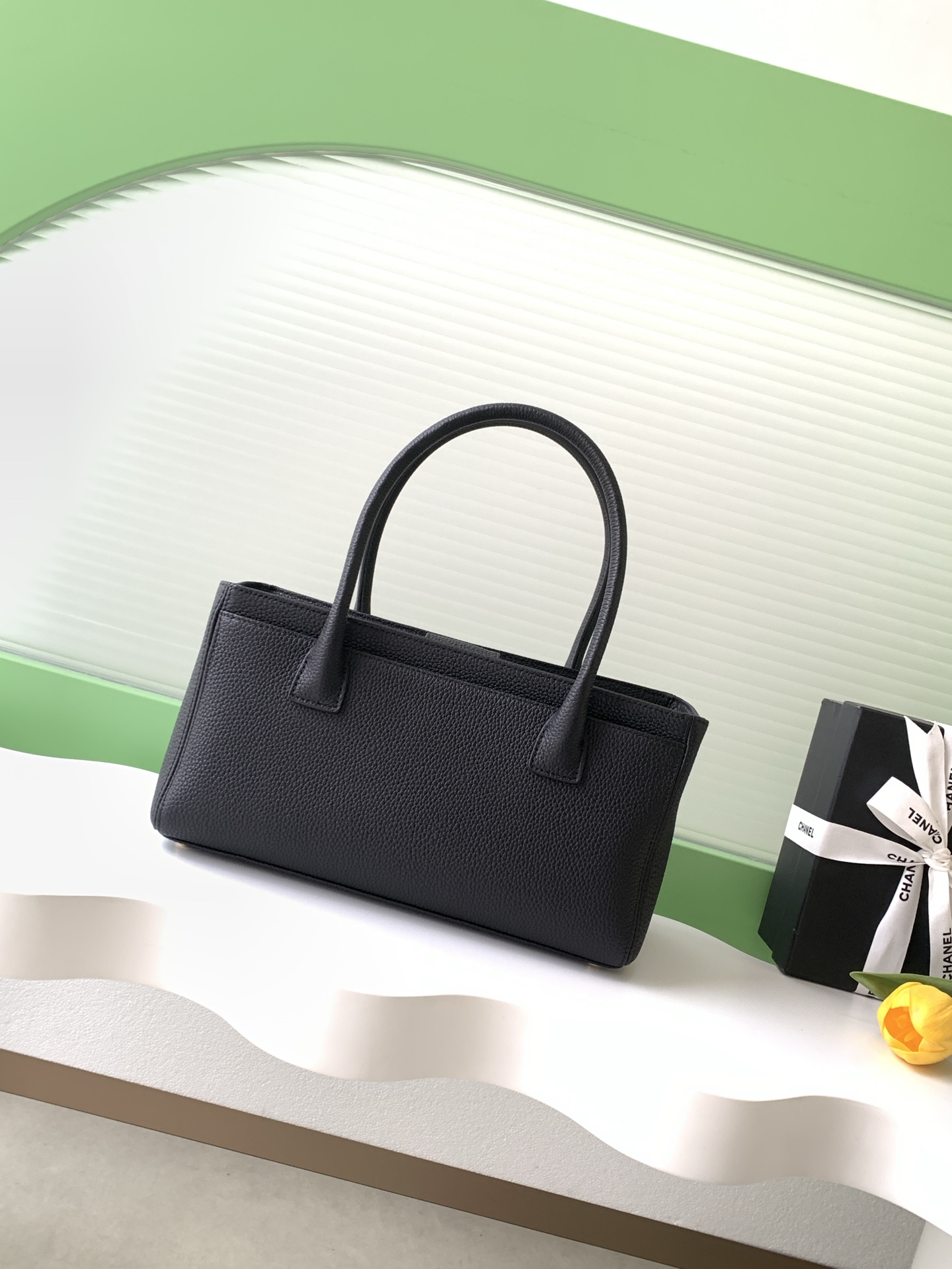 샤넬(CHANEL) 세르프(Cerf) 토트백 블랙 금장 가방