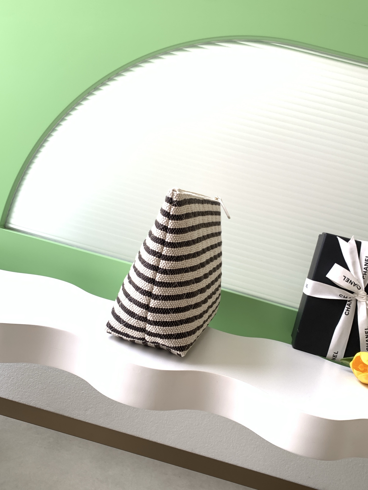 샤넬(CHANEL) 26C 블랙 스트라이프 클러치 백 가방 (라지)