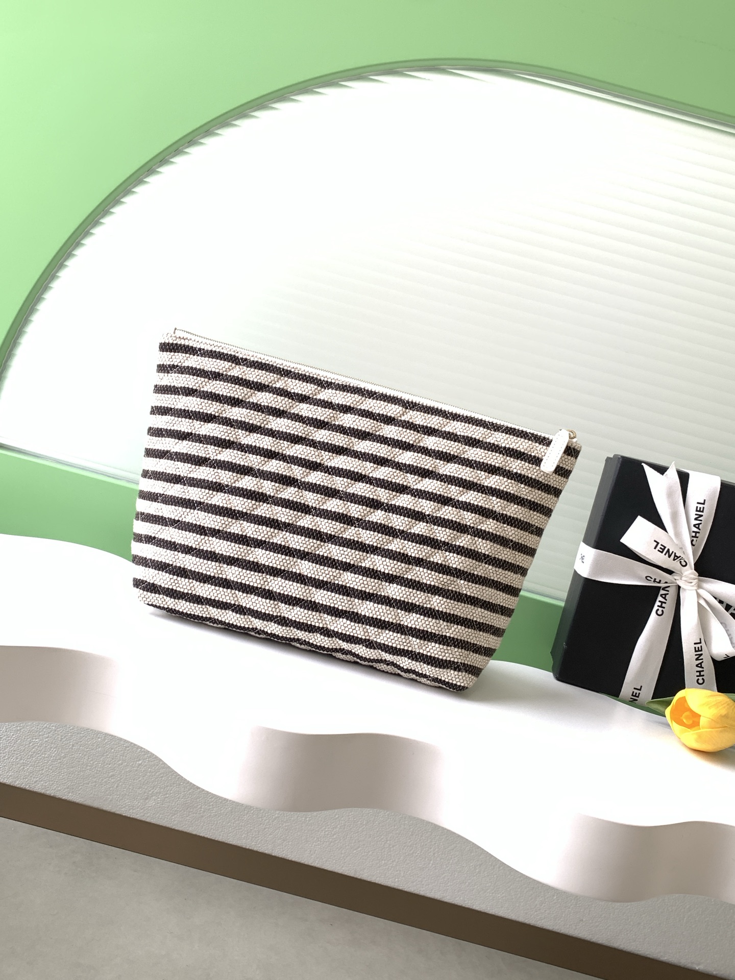 샤넬(CHANEL) 26C 블랙 스트라이프 클러치 백 가방 (라지)