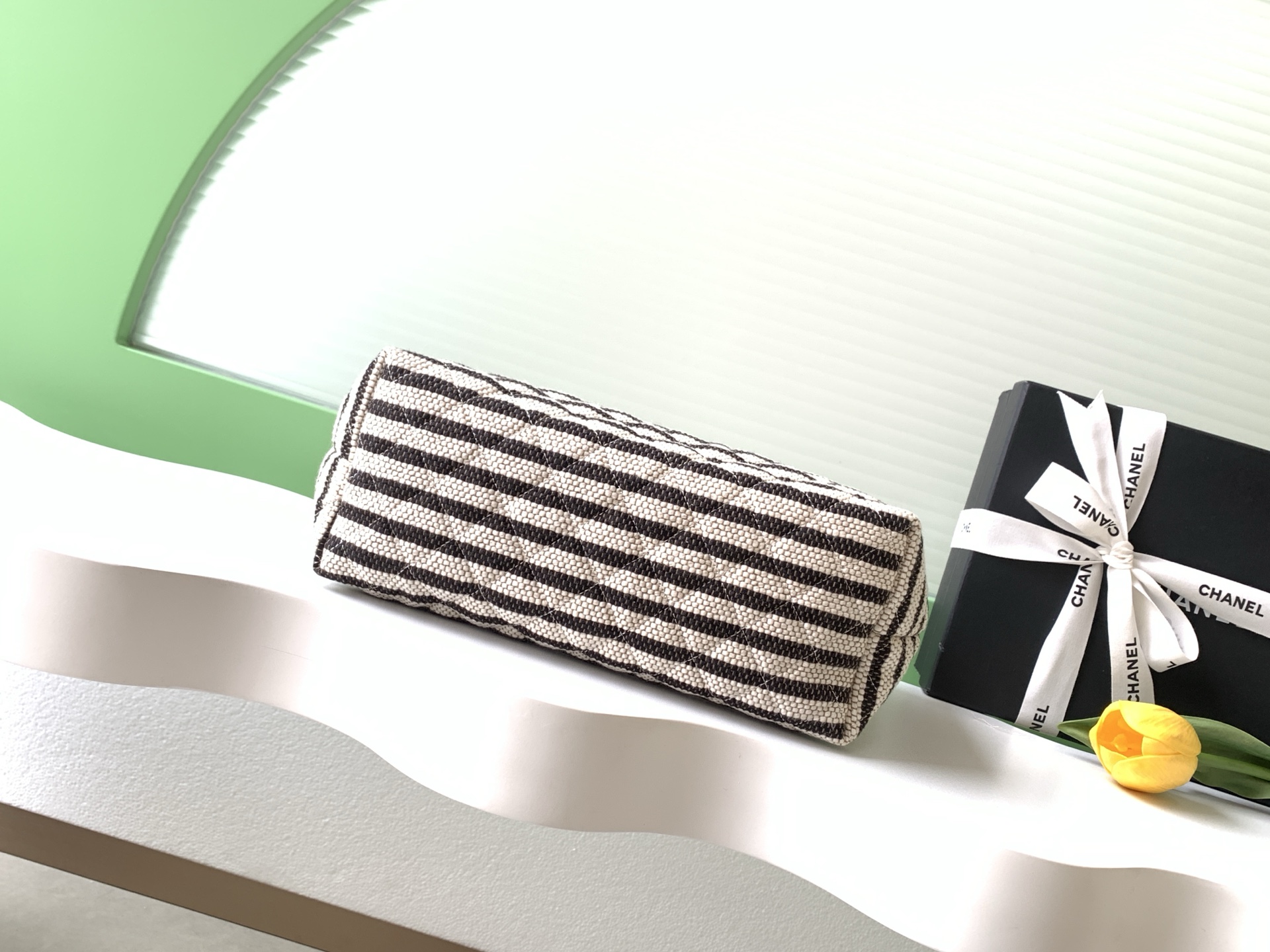 샤넬(CHANEL) 26C 블랙 스트라이프 클러치 백 가방 (라지)