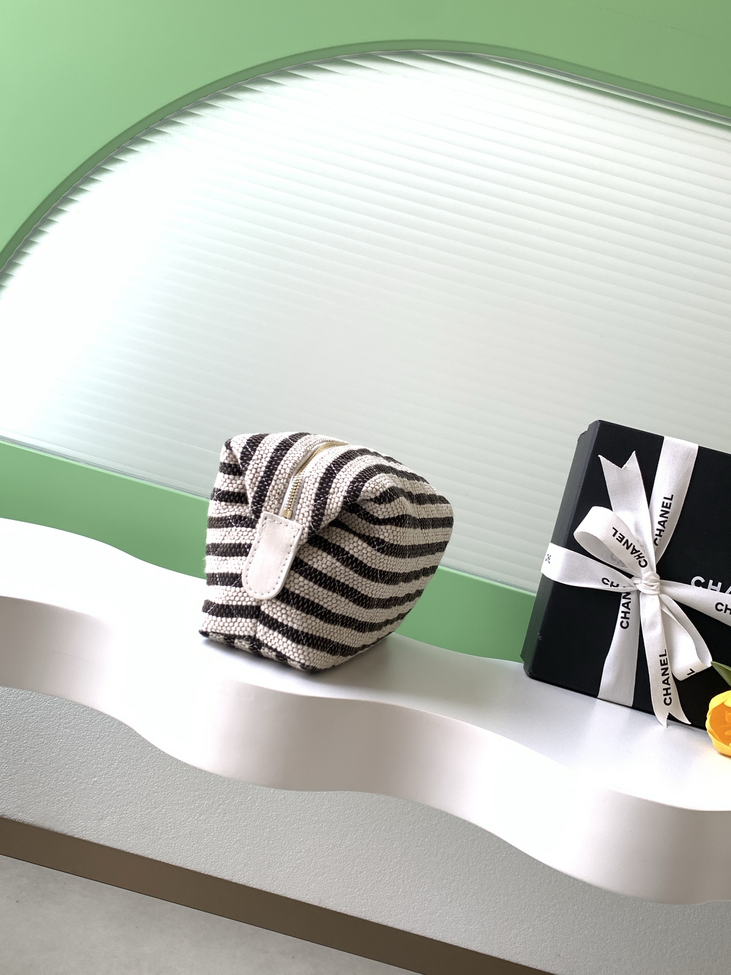 샤넬(CHANEL) 26C 블랙 스트라이프 미니 클러치 파우치 백 가방