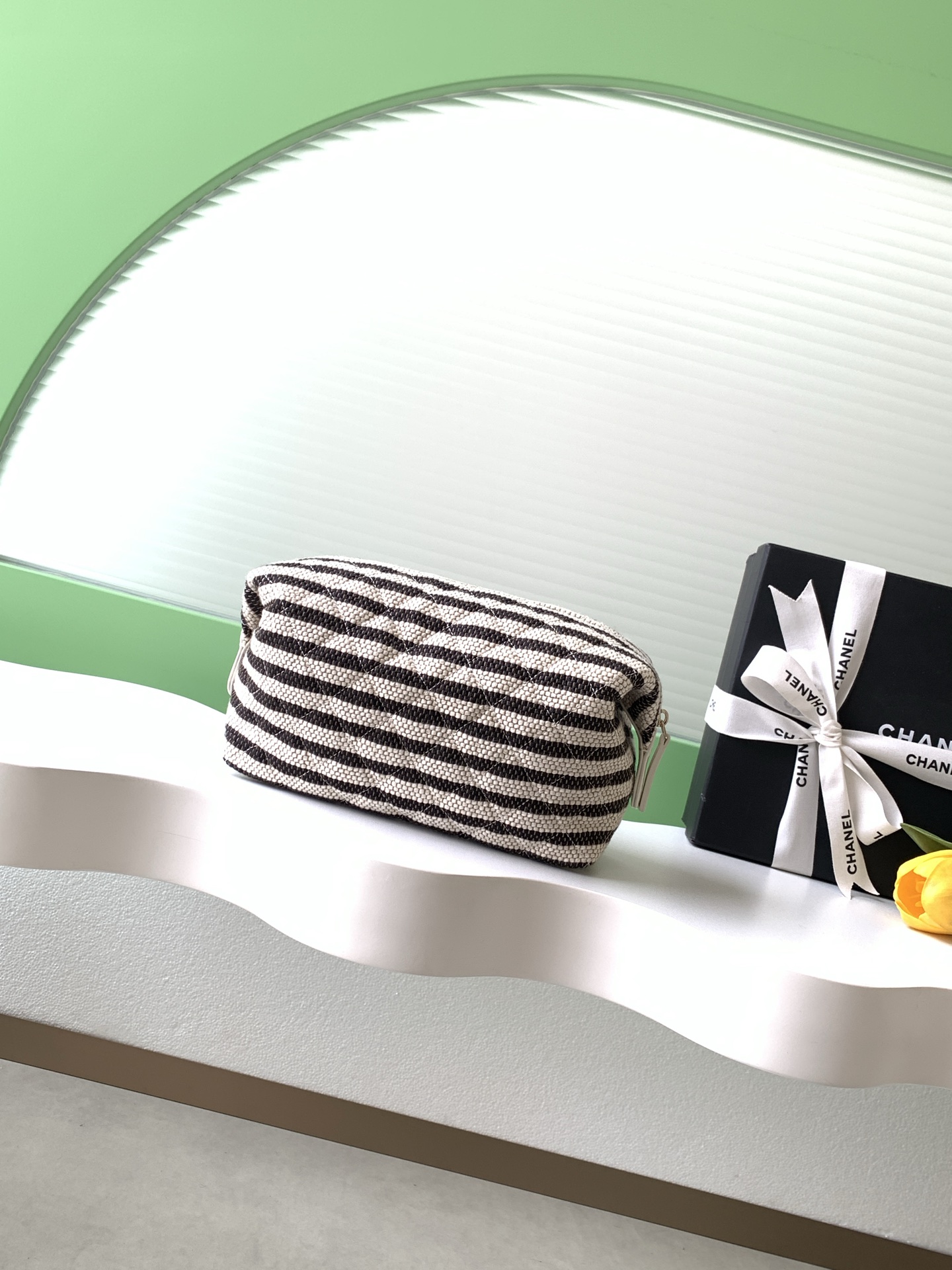 샤넬(CHANEL) 26C 블랙 스트라이프 미니 클러치 파우치 백 가방