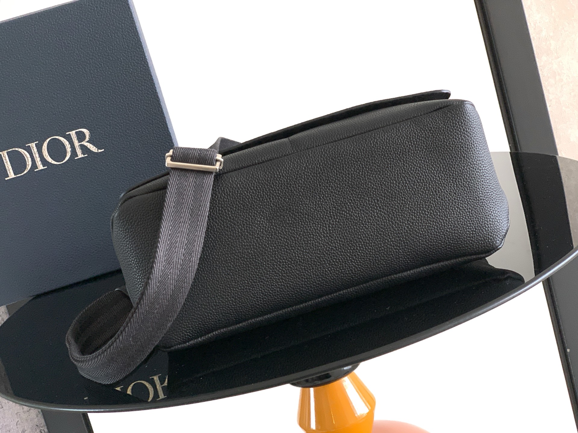 디올(Dior) 프리베(Privé) 플랩 메신저 크로스 백 가방