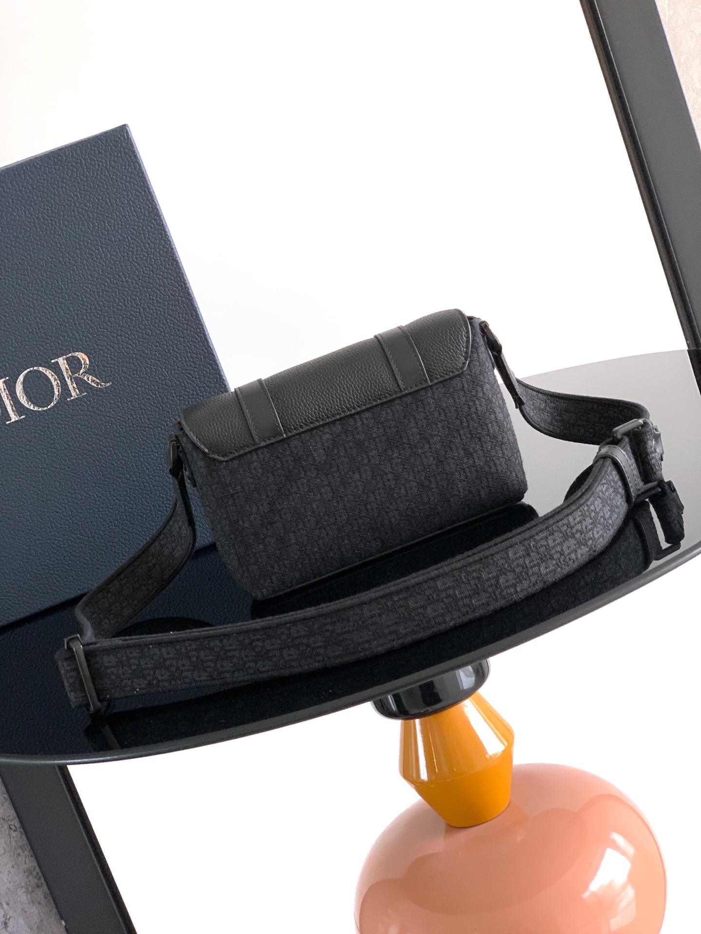 디올(Dior) 데일리(Daily) 미니 플랩 메신저 크로스백 가방