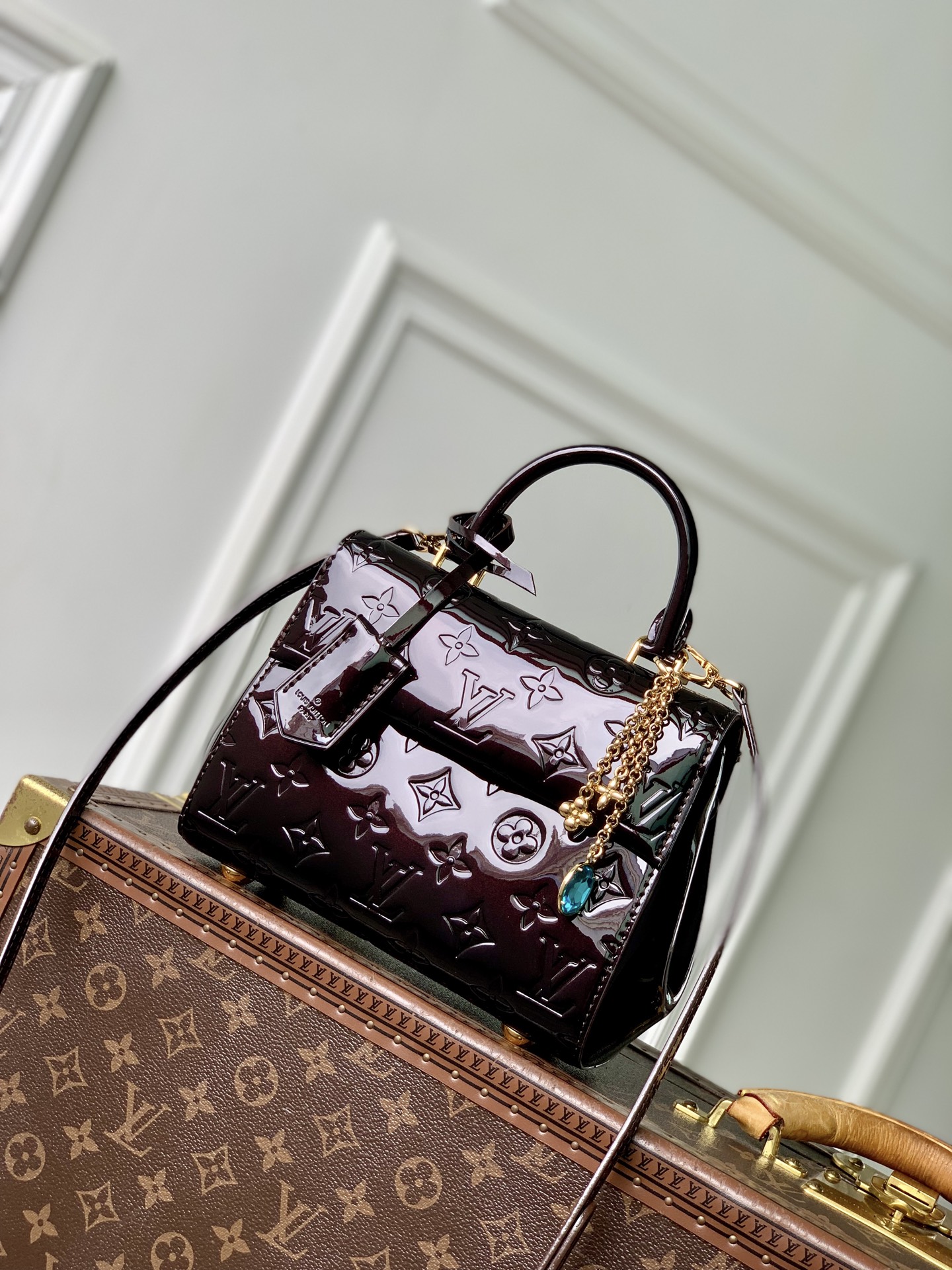 루이비통(LV) 클루니(Cluny) 미니 에나멜 토트백 숄더백 가방