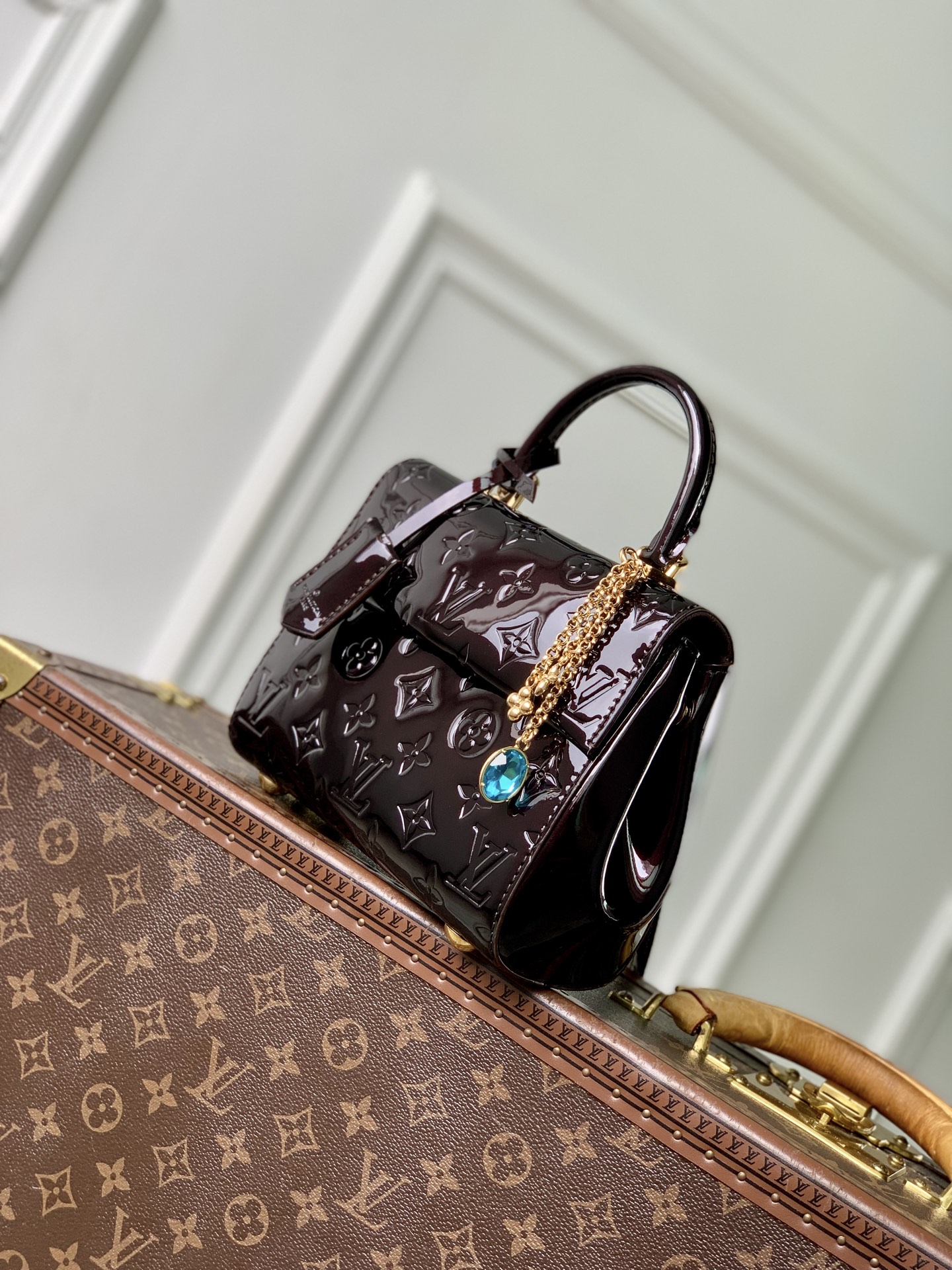 루이비통(LV) 클루니(Cluny) 미니 에나멜 토트백 숄더백 가방