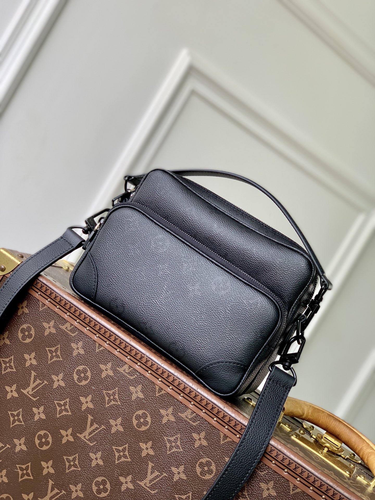 루이비통(LV) 닐(Nil) 메신저 크로스백 가방 (모노그램 미드나잇)