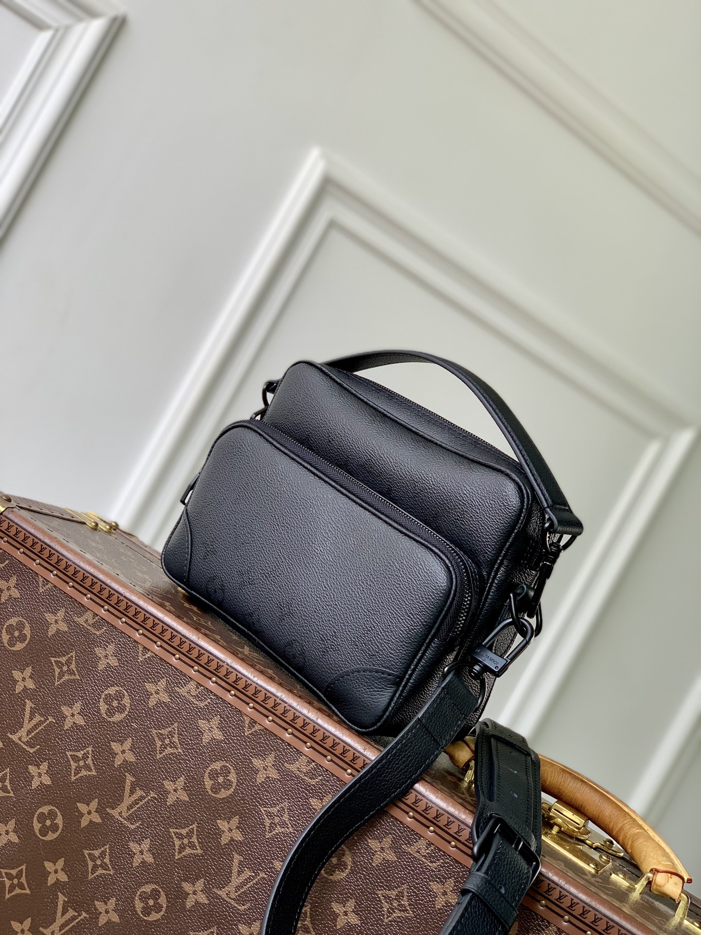 루이비통(LV) 닐(Nil) 메신저 크로스백 가방 (모노그램 미드나잇)