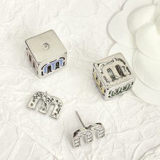 미우미우(MIU MIU) 로고 큐브 귀걸이 악세사리