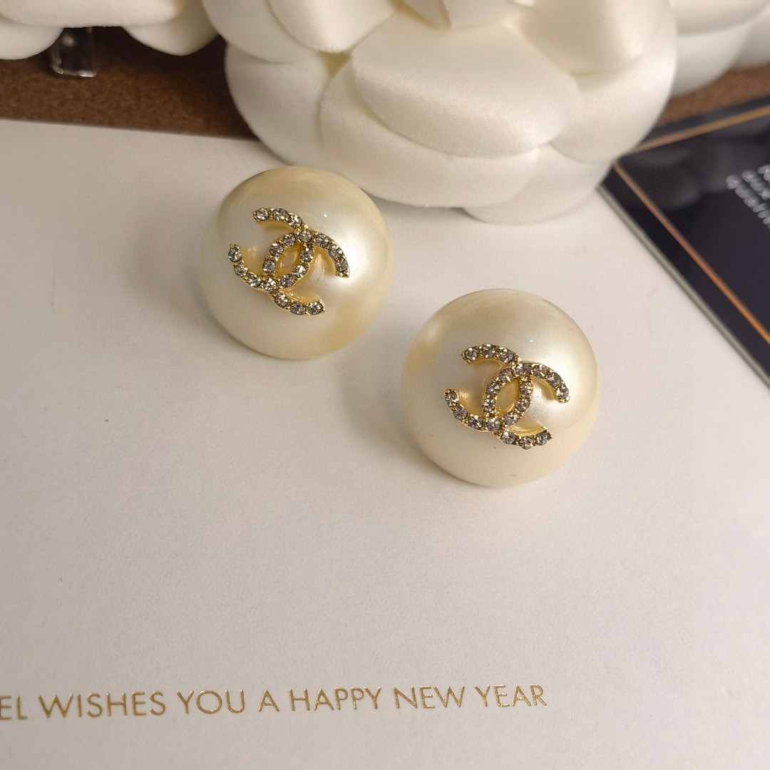 샤넬(CHANEL) 스노우 크리스탈 진주 귀걸이 악세사리