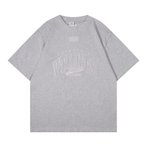 베트멍(VETEMENTS) 로고 자수 반팔 티셔츠 의류
