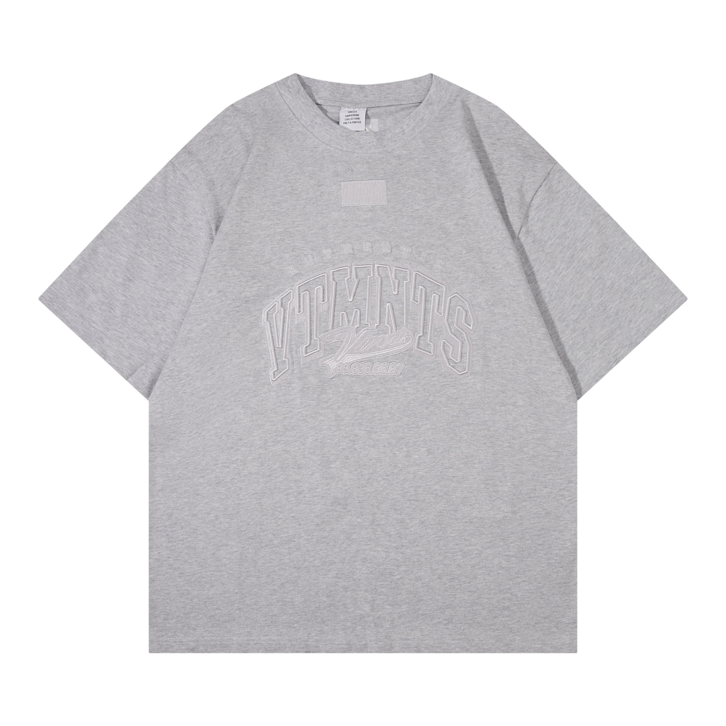 베트멍(VETEMENTS) 로고 자수 반팔 티셔츠 의류