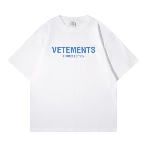베트멍(VETEMENTS) 로고 프린트 반팔 티셔츠 의류