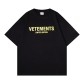 베트멍(VETEMENTS) 로고 프린트 반팔 티셔츠 의류