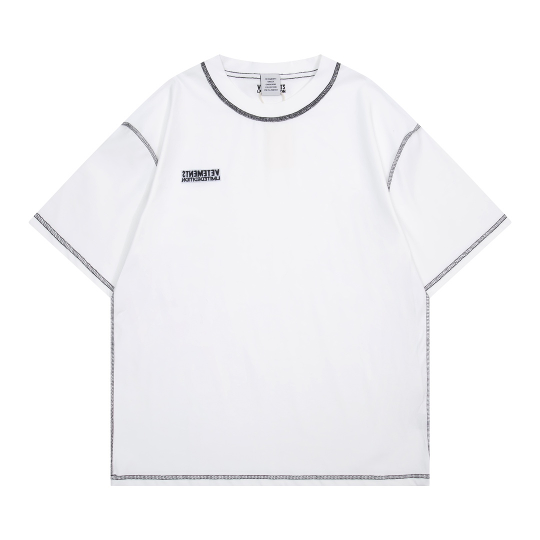 베트멍(VETEMENTS) 리버스 스티치 로고 자수 반팔 티셔츠 의류