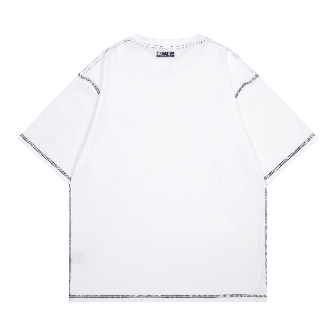 베트멍(VETEMENTS) 리버스 스티치 로고 자수 반팔 티셔츠 의류