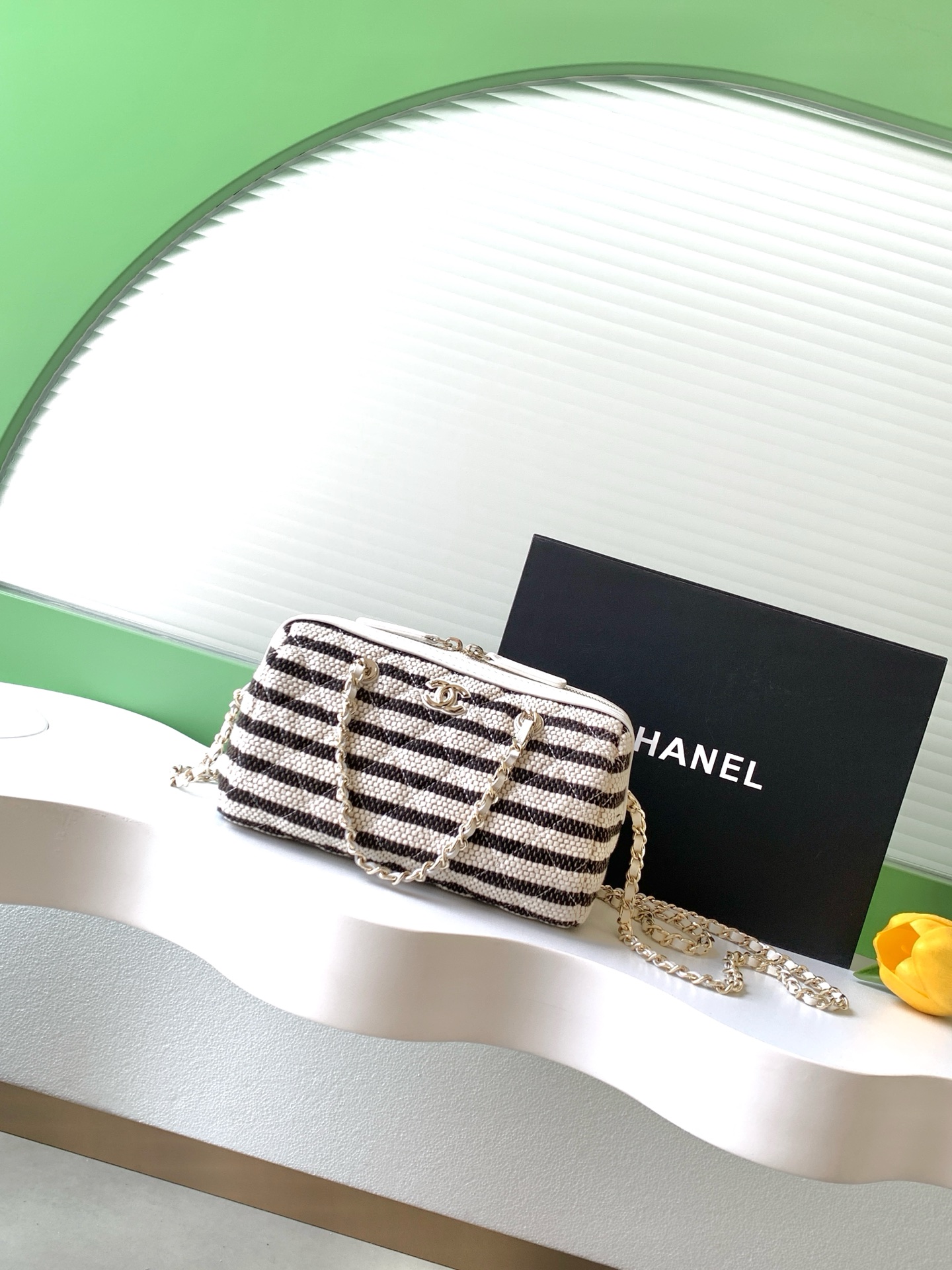 샤넬(CHANEL) 26C 스트라이프 보울링백 숄더백 가방