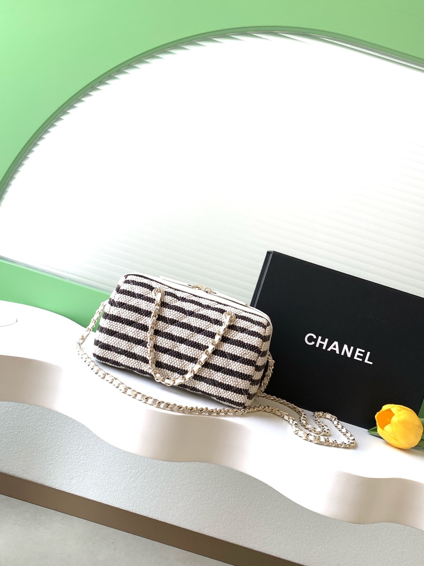 샤넬(CHANEL) 26C 스트라이프 보울링백 숄더백 가방